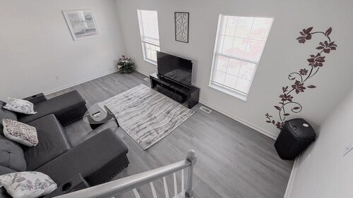 Updated 3-bedroom2.5Bathtownhome nearMeritusCampus