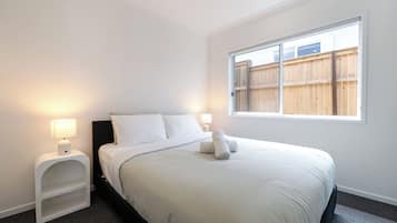 Iron/ironing board, Internet, bed sheets