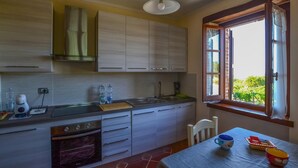 Private kitchen - Awesome home in Monte San Savino with WiFi (Monte San Savino)