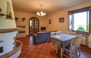 Living Room - Awesome home in Monte San Savino with WiFi (Monte San Savino)
