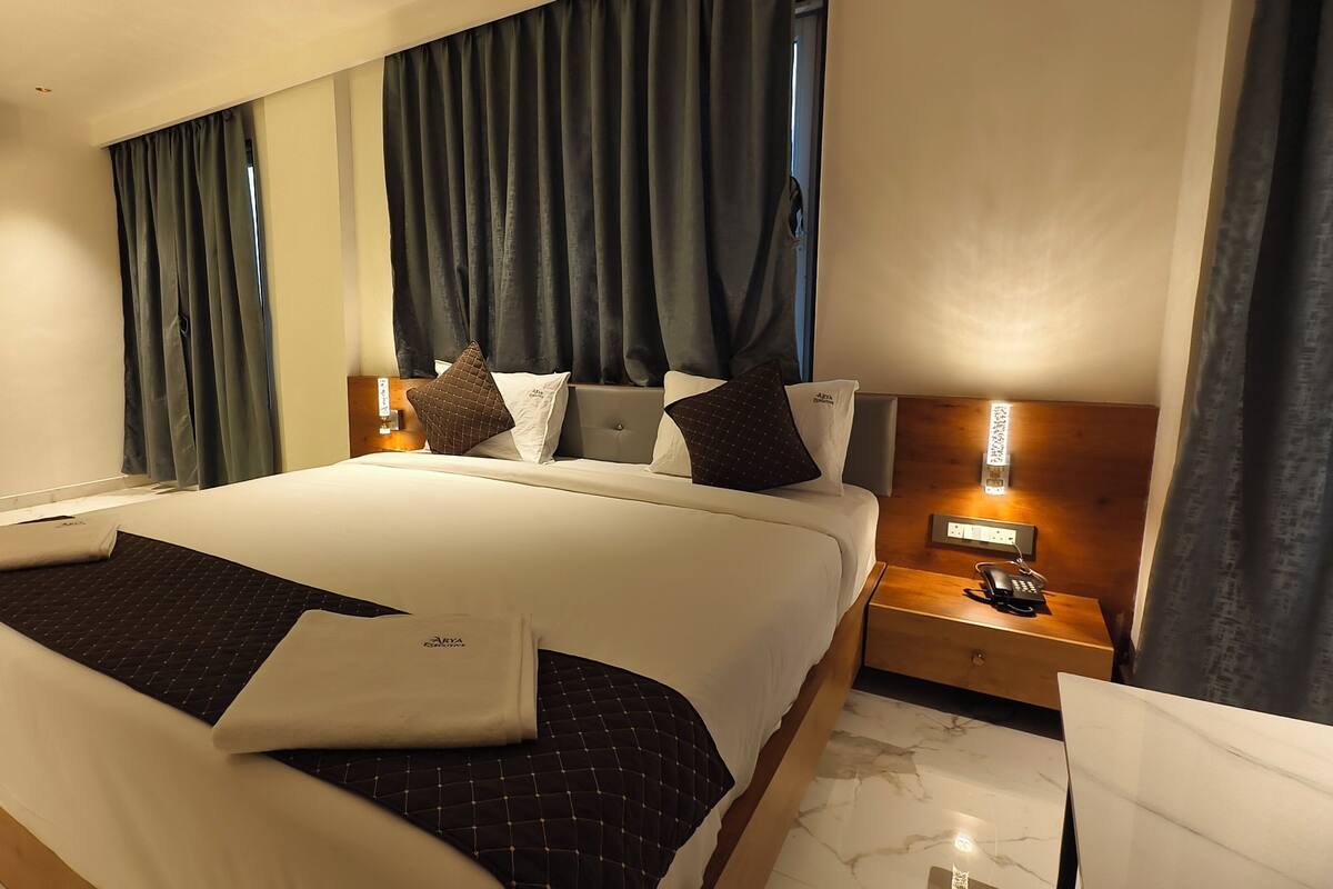 Standard Double Room, City View | Desk, laptop workspace, free WiFi