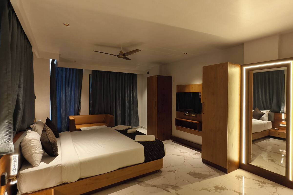 Executive Double Room, City View | Desk, laptop workspace, free WiFi