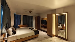 Executive Double Room, City View | Desk, laptop workspace, free WiFi - Hotel Arya Executive (Sawardari)