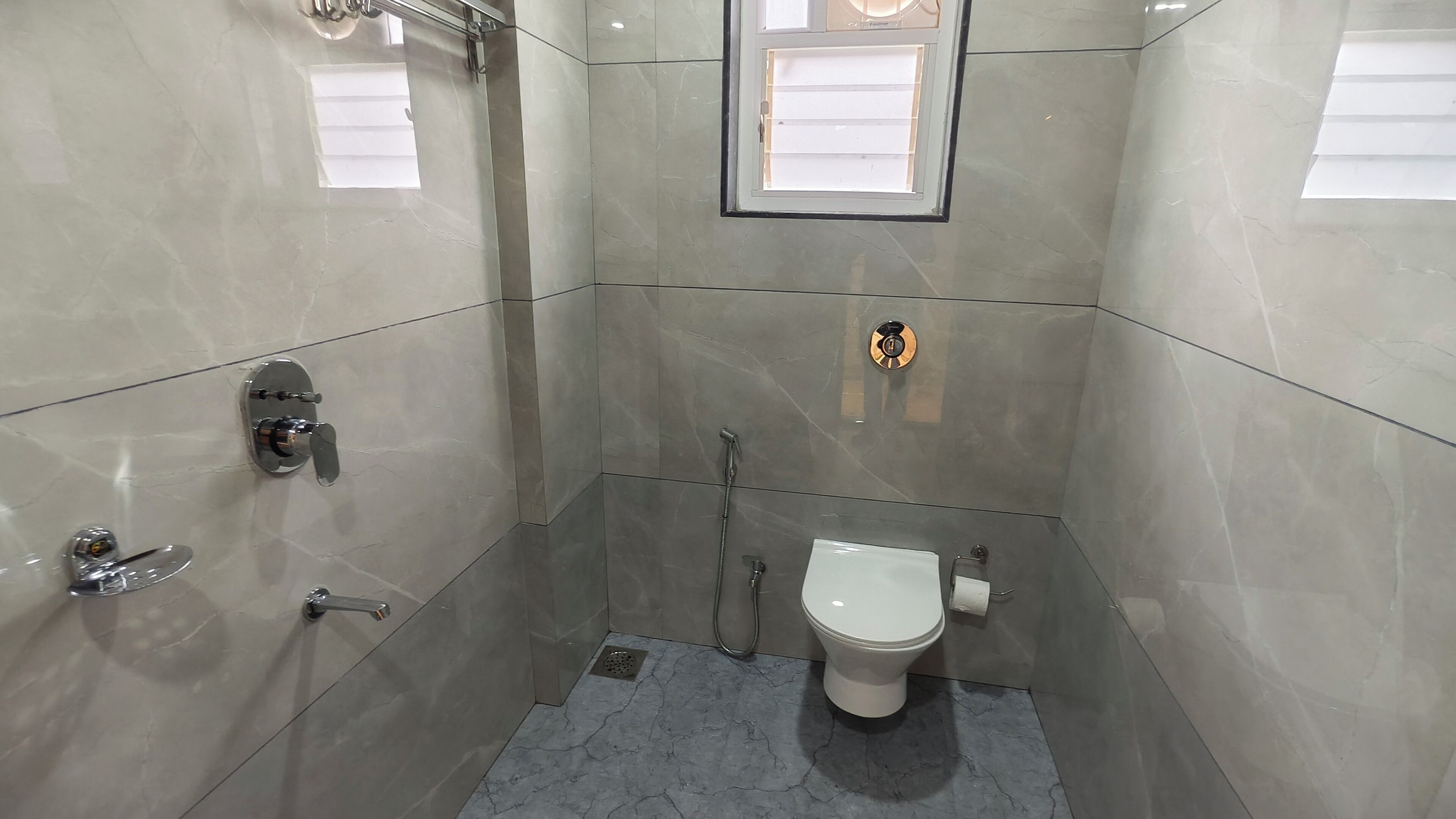 Towels, soap, shampoo, toilet paper