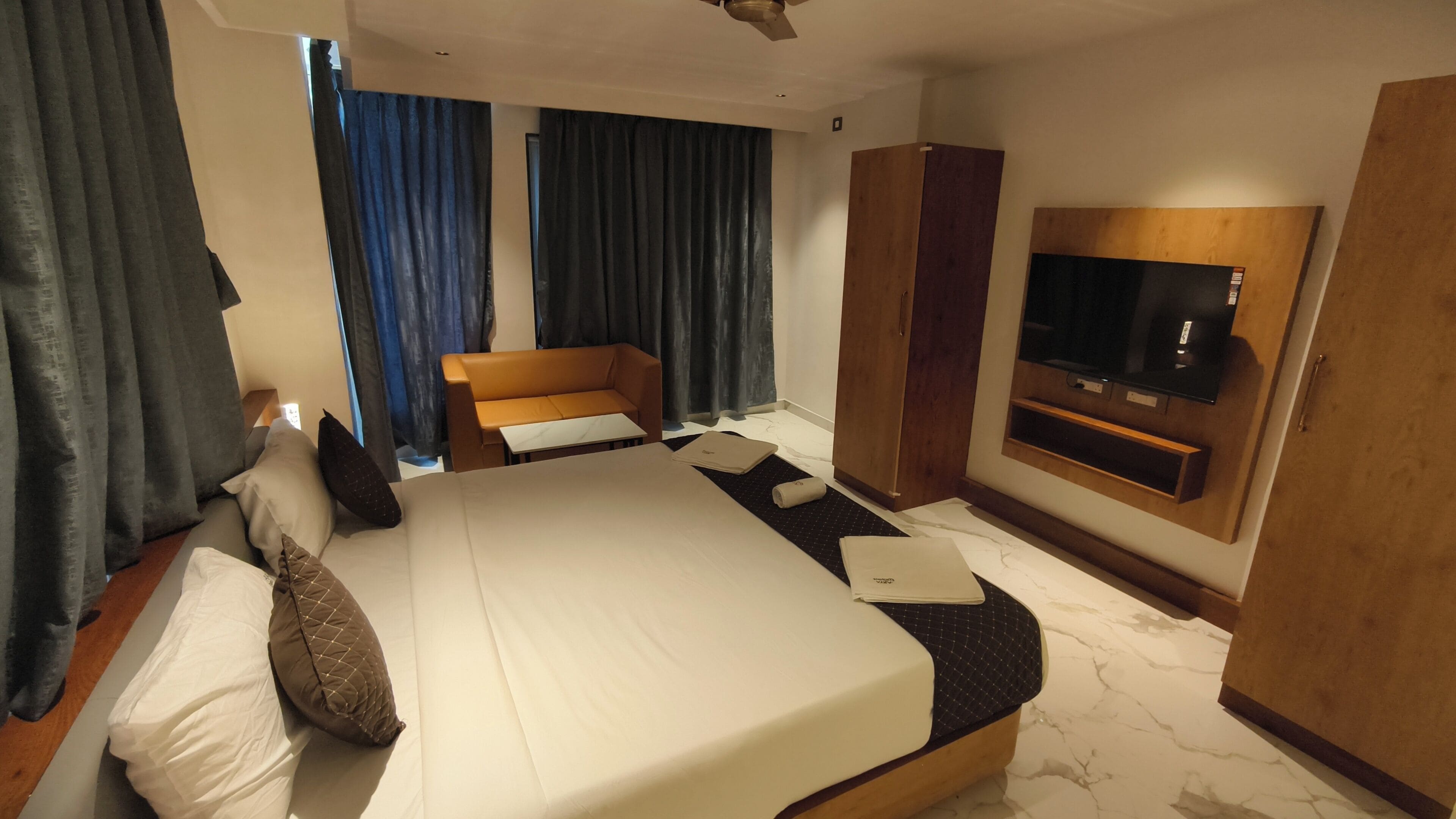 Habitación ejecutiva doble, vistas a la ciudad | Escritorio, espacio para trabajar con un portátil, wifi gratis