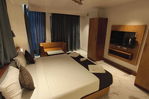 Executive Double Room, City View | Desk, laptop workspace, WiFi (free)