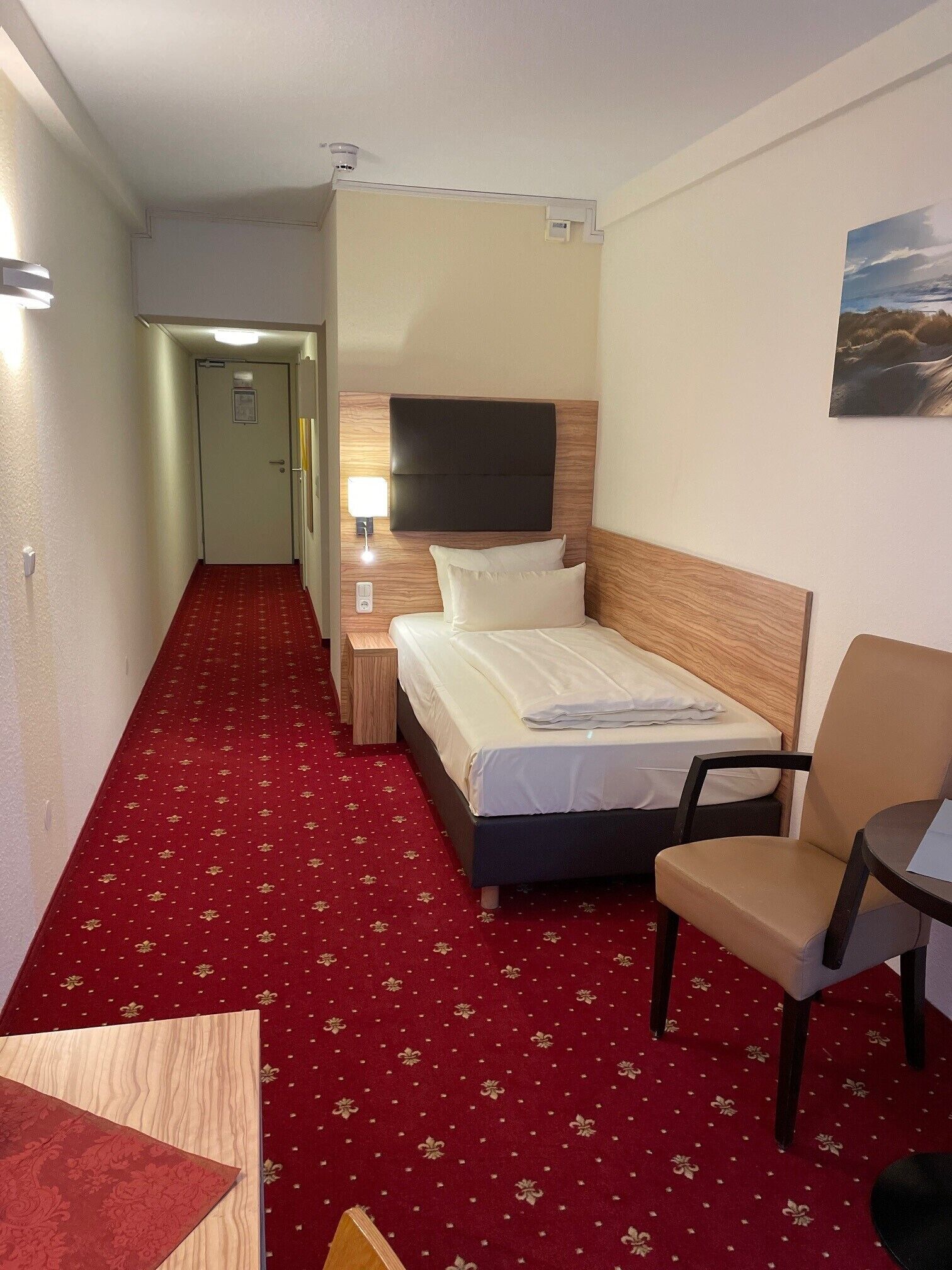 Single Room | Bathroom | Shower, hair dryer, towels, shampoo