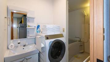 Deluxe Room | Bathroom