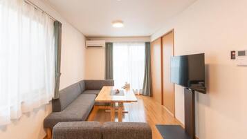 Deluxe Room | Living area