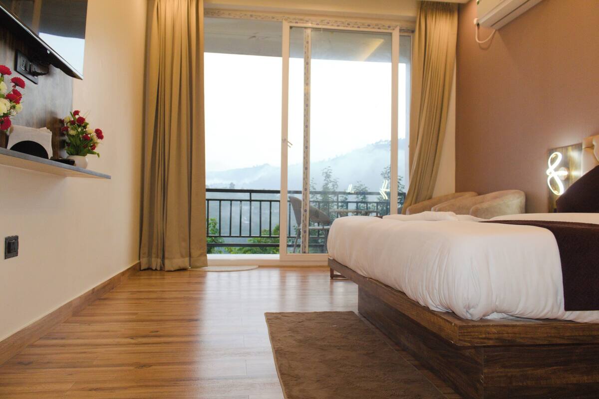 Deluxe Room, Balcony, Lake View
