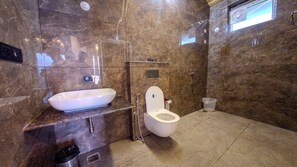 Quarto premium, vista para o lago | Banheiro