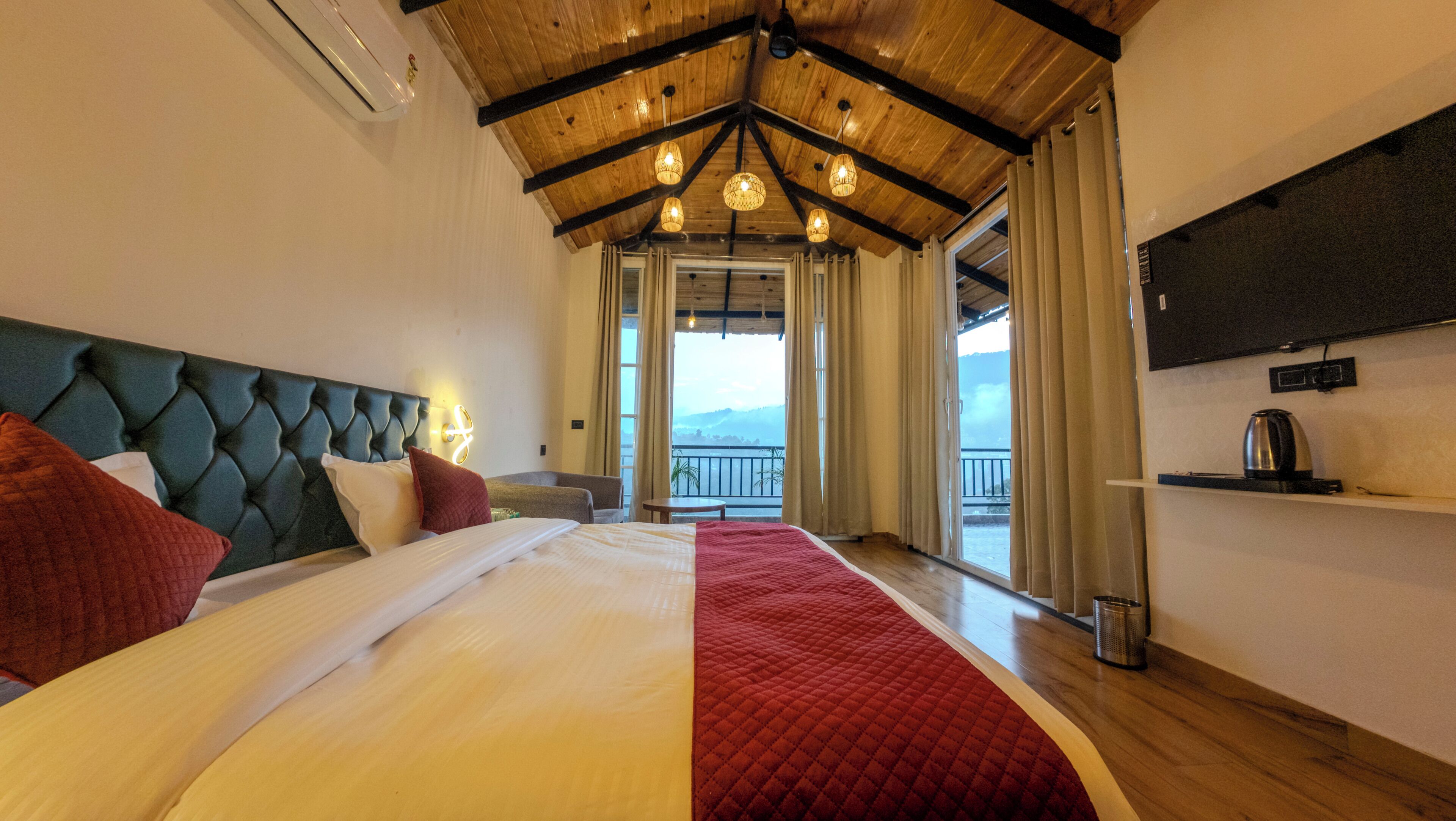 Camera Premium, vista lago | Una scrivania, tende oscuranti, Wi-Fi gratuito