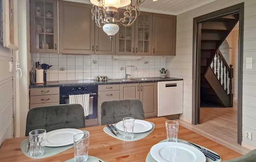 Amazing home in Tansøy with WiFi
