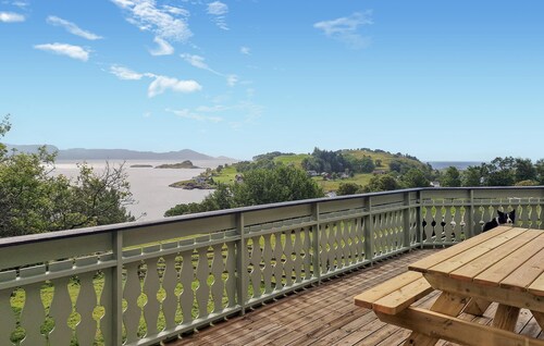 Amazing home in Tansøy with WiFi