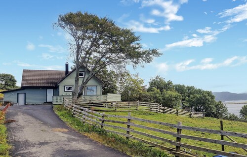 Amazing home in Tansøy with WiFi