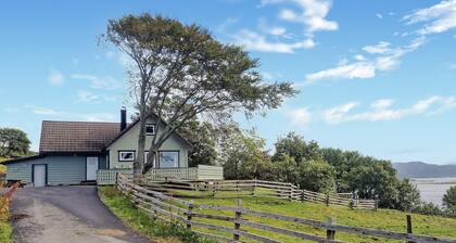 Amazing home in Tansøy with WiFi