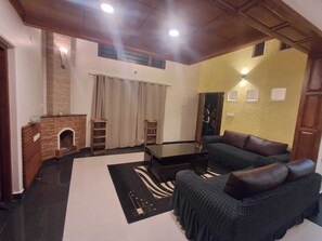 Apartment | Living area - Littlewood Cottage (Ooty)
