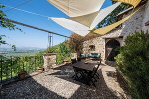 Outdoor dining - Vrbo Property (Poreta)