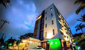 Front of property - Green Paradise Hotel (Yangon)