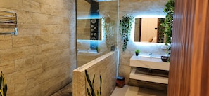 Deluxe Room | Bathroom - Bale Wari Ubud By Reccoma (Ubud)