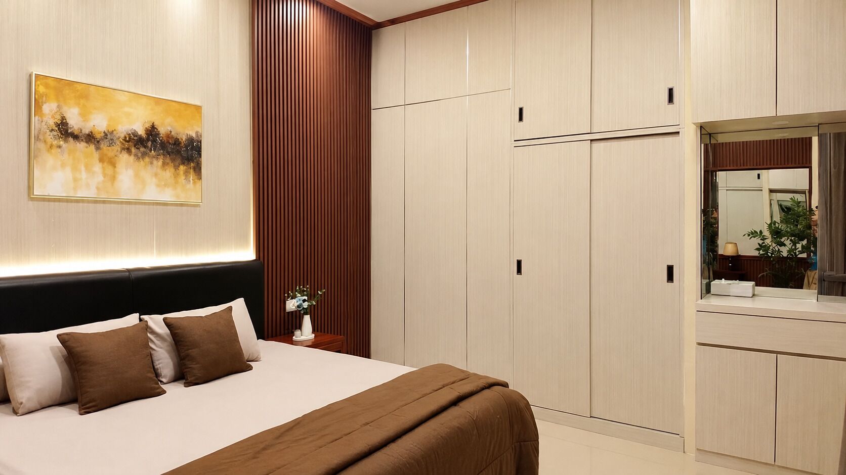 Un dormitorio moderno con cama, mesita de noche y armario.