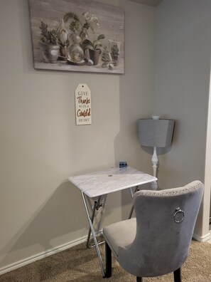 A corner room with a desk, chair, lamp, and a wall-mounted sign. - EvidenceTouch Homes 03 (Odessa)