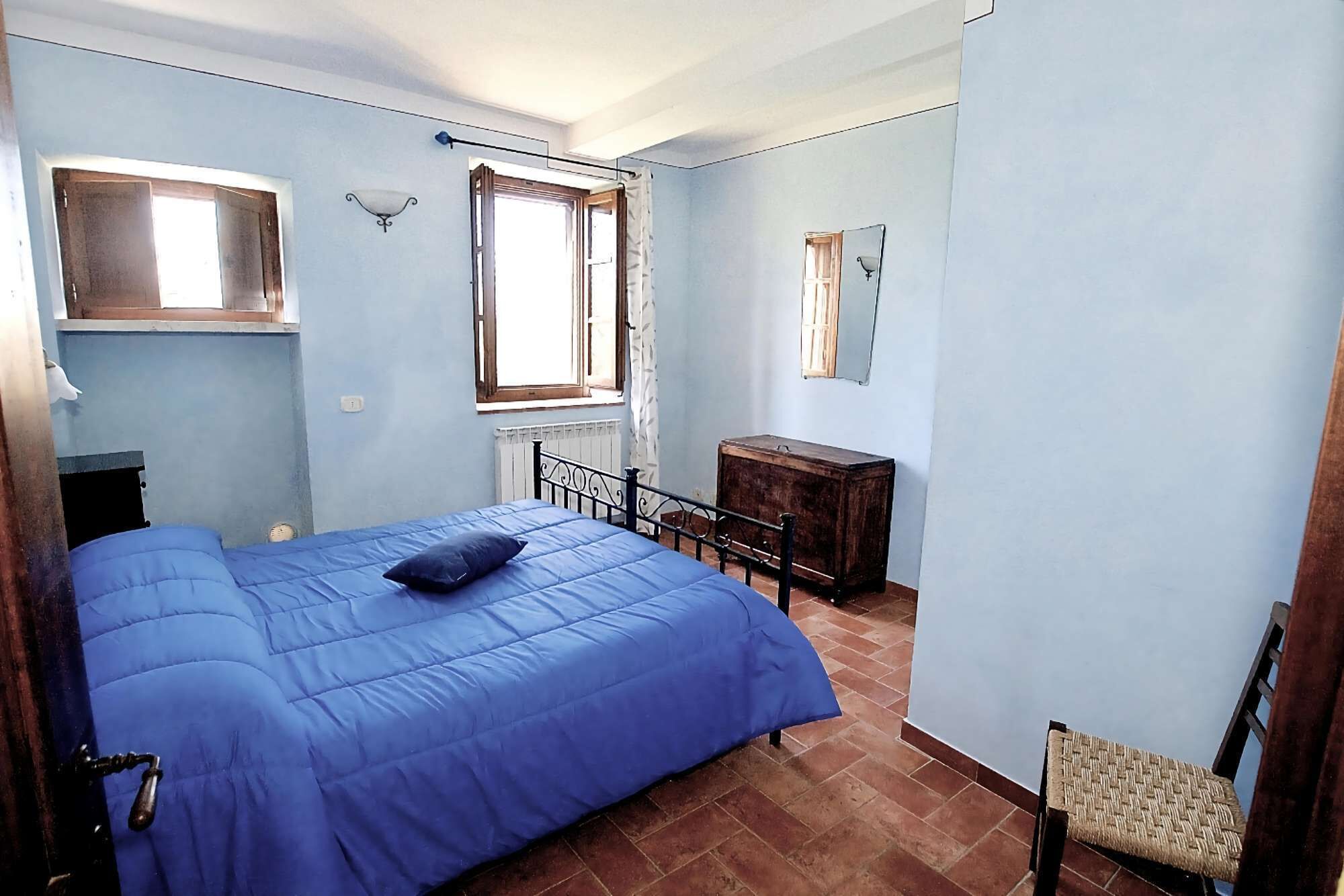 2 bedrooms, desk, iron/ironing board, WiFi