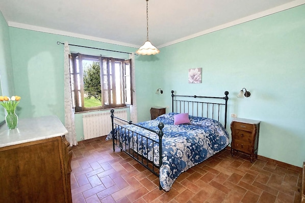 2 Schlafzimmer, Schreibtisch, Bügeleisen/Bügelbrett, WLAN