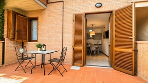 Outdoor dining - studio with panoramic views over the Tuscan countryside (San Rocco a Pilli)