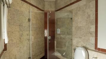 Superior Double Room, Garden View | Bathroom | Shower, free toiletries, slippers, towels