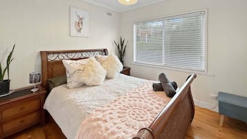 Iron/ironing board, WiFi, bed sheets