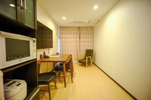 Interior - Sunlight 202 - 3-Bedroom Family Suite - 2-Minute Walk to Kuromon Market (Osaka)