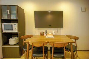 Dining - Vrbo Property (Osaka)