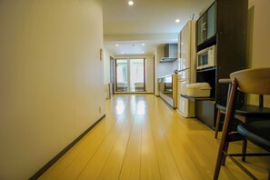 Interior - Sunlight 202 - 3-Bedroom Family Suite - 2-Minute Walk to Kuromon Market (Osaka)