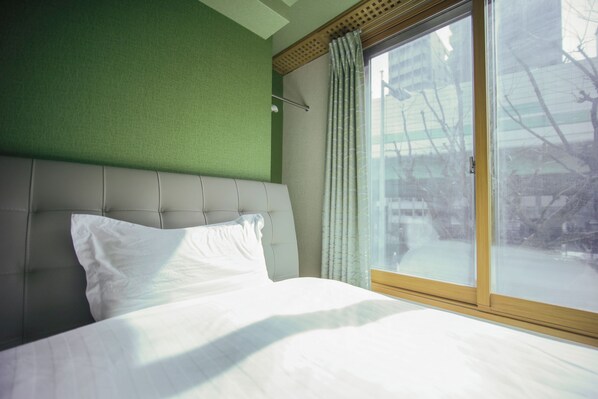 Room - Sunlight 202 - 3-Bedroom Family Suite - 2-Minute Walk to Kuromon Market (Osaka)