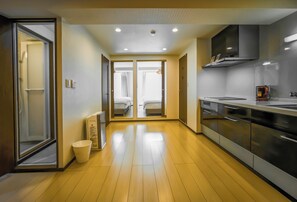 Private kitchen - Vrbo Property (Osaka)