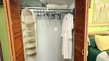 3 bedrooms, desk, iron/ironing board, travel crib
