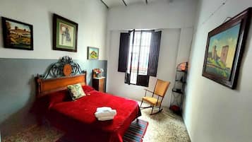 Habitación económica doble, patio | Espacio para trabajar con un portátil y wifi gratis