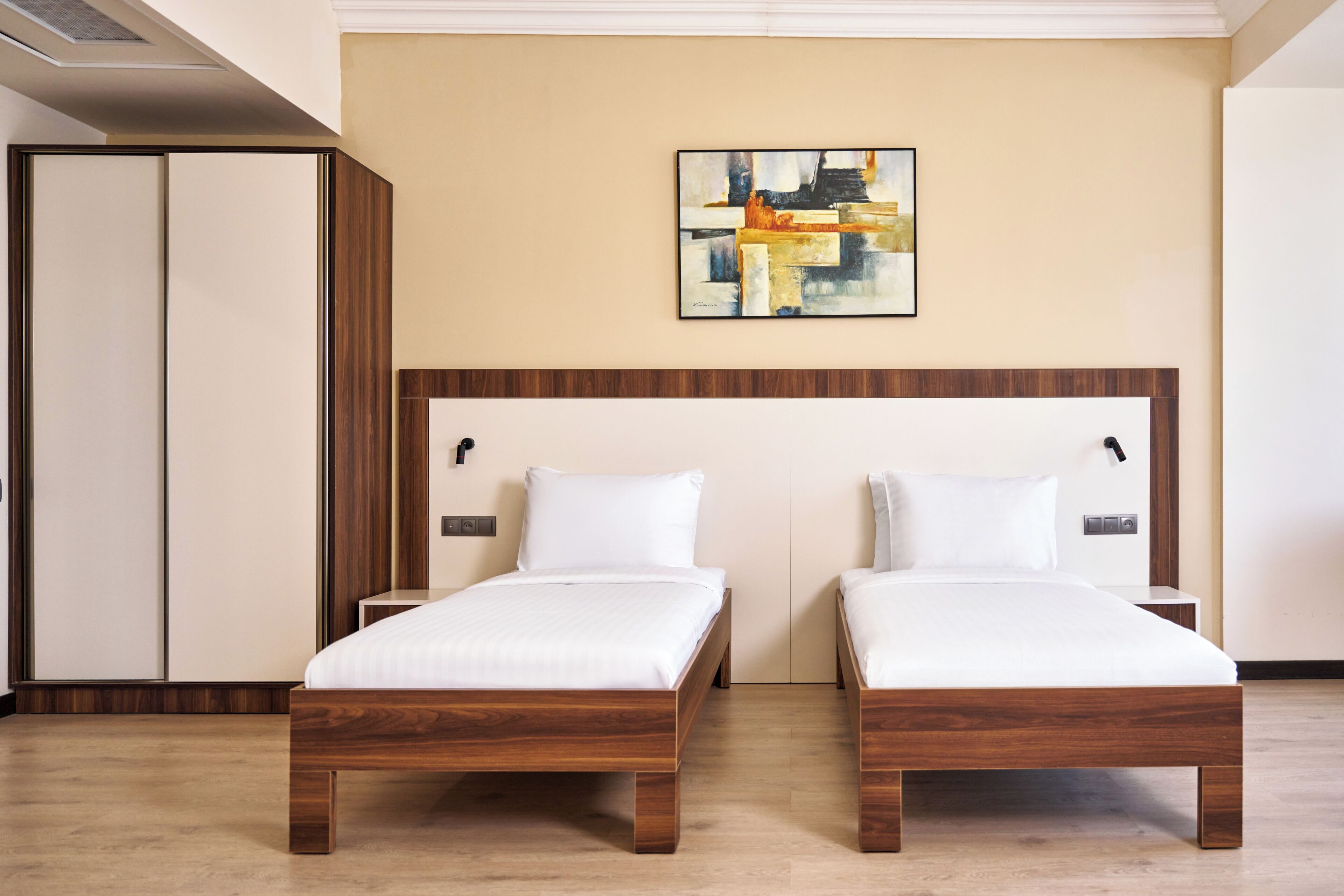 Habitación junior con 2 camas individuales, vista a la ciudad