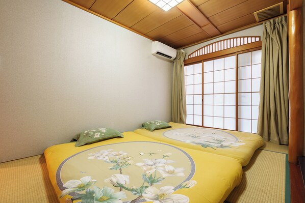Room - Just a short walk from the Shinsaibashi Glico Sign (1 min), Dotonbori (30 seconds), Kuromon Market, Namba Station, Dotonbori, and Matsunokaku (Osaka)