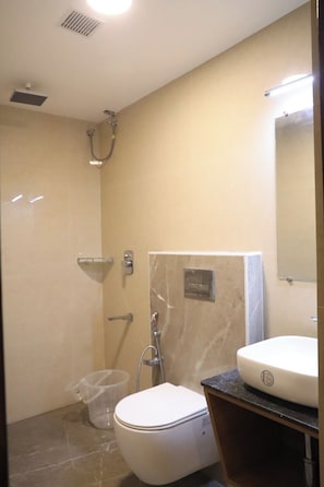 Ducha, toallas, jabón, shampoo