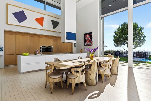 Art Gallery + Infinity Pool + Theater | Ocean Views | The Malibu Art Estate