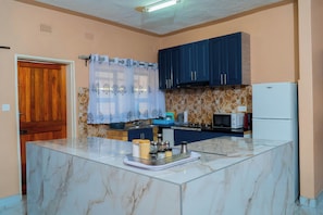 Private kitchen - Spacious 3-Bedroom House Rental Near Victoria Falls (Victoria Falls)