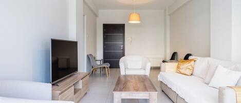 Apartment, Balcony, Sea View | Living area