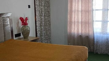 Premium Room | Desk, WiFi (free)