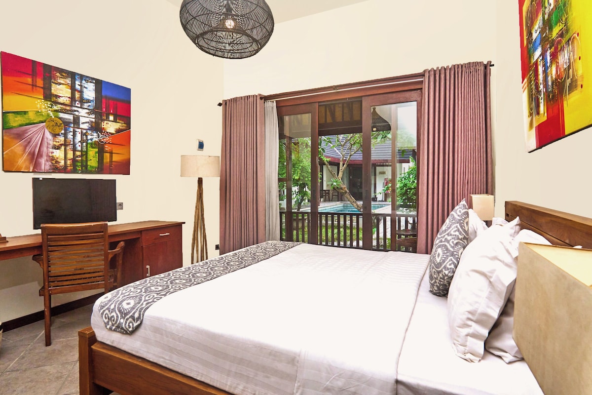 Bungalow, balcón, vistas al jardín | Escritorio, espacio para trabajar con un portátil, wifi gratis