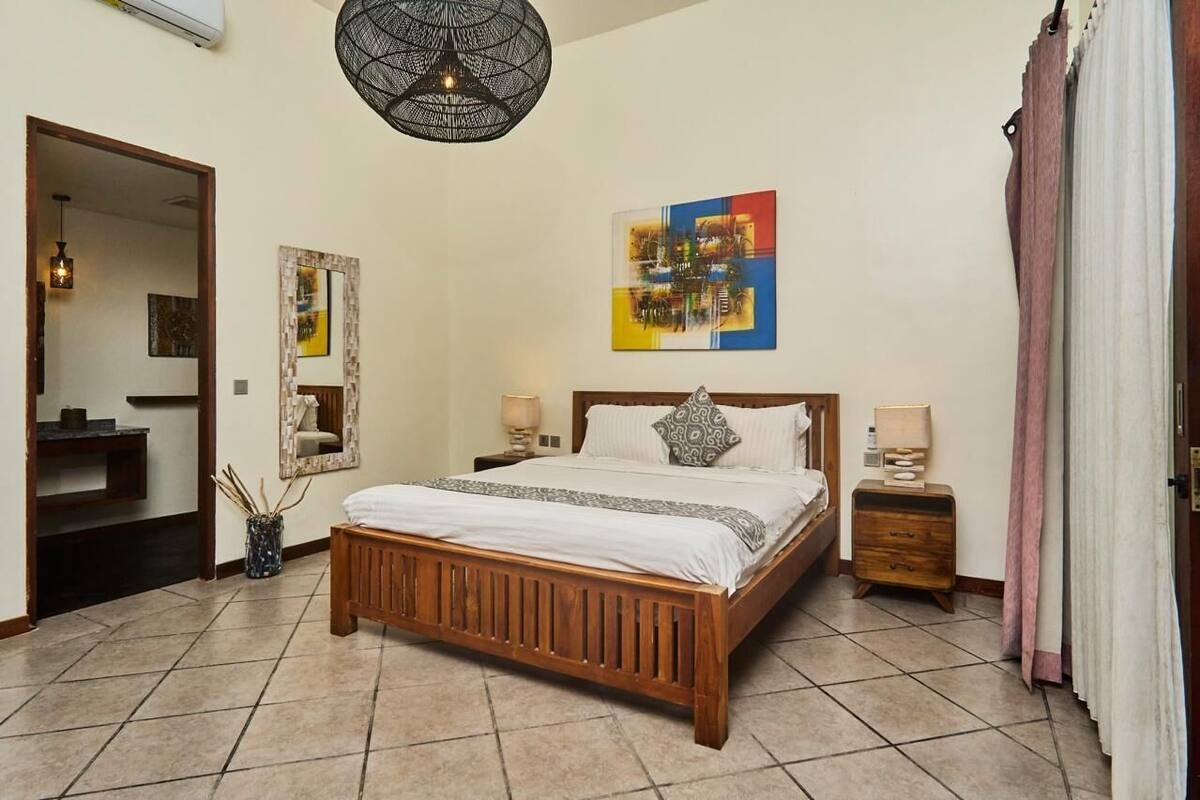 Habitación Deluxe, vista al jardín | Escritorio y wifi gratis 