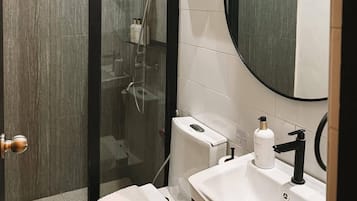 Bathroom | Hair dryer, shampoo, toilet paper