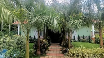 Habitación doble Deluxe, balcón, vista al jardín | Áreas de la propiedad