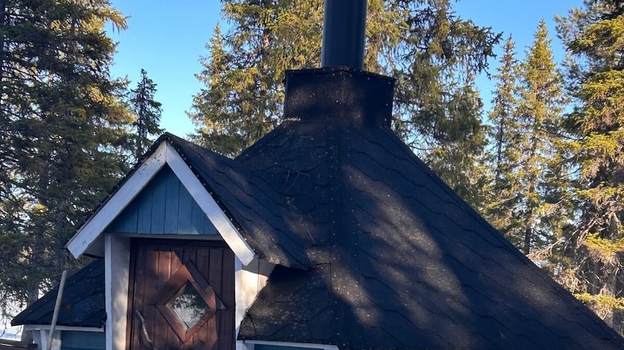 Lakeside Cabin for 12 with Private Sauna